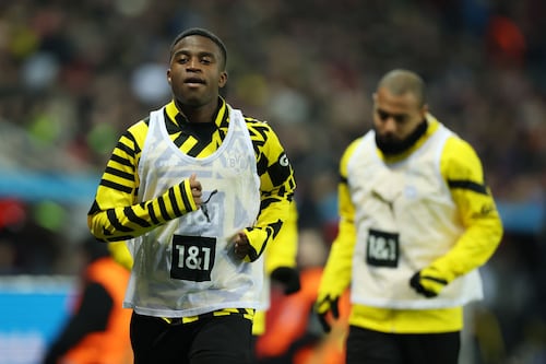 ¡No solo pasa en Ecuador! El jugador del Borussia Dortmund Moukoko sería investigado por adulteración de documentos