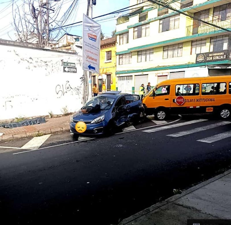 Accidente de buseta escolar en Quito