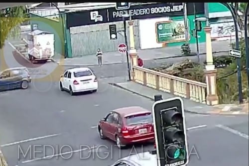 VIDEO: Se despidió de su esposa antes de ser atropellado por un auto en Loja