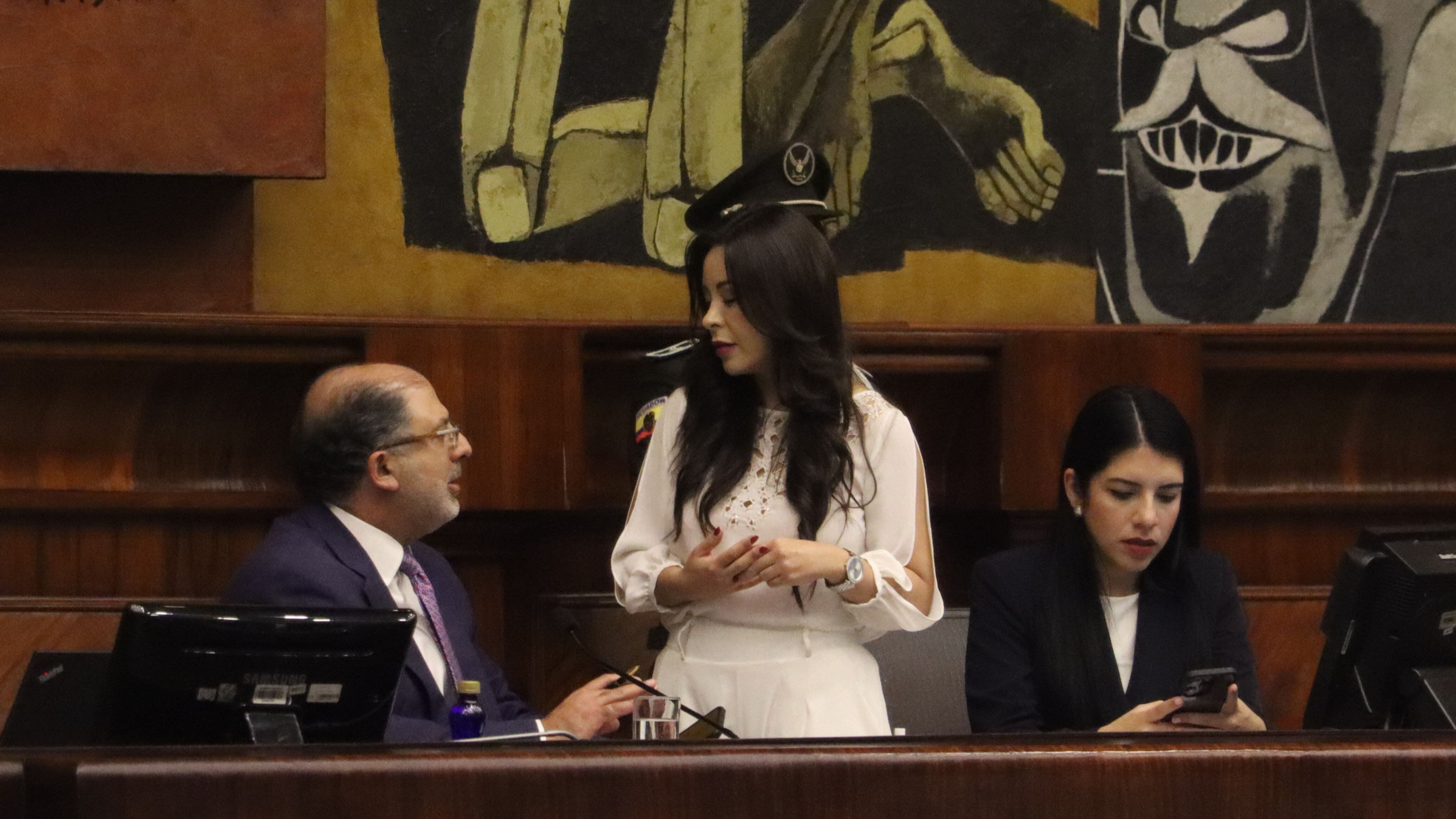 ASAMBLEA-KRONFLE-PAMELA-AGUIRRE