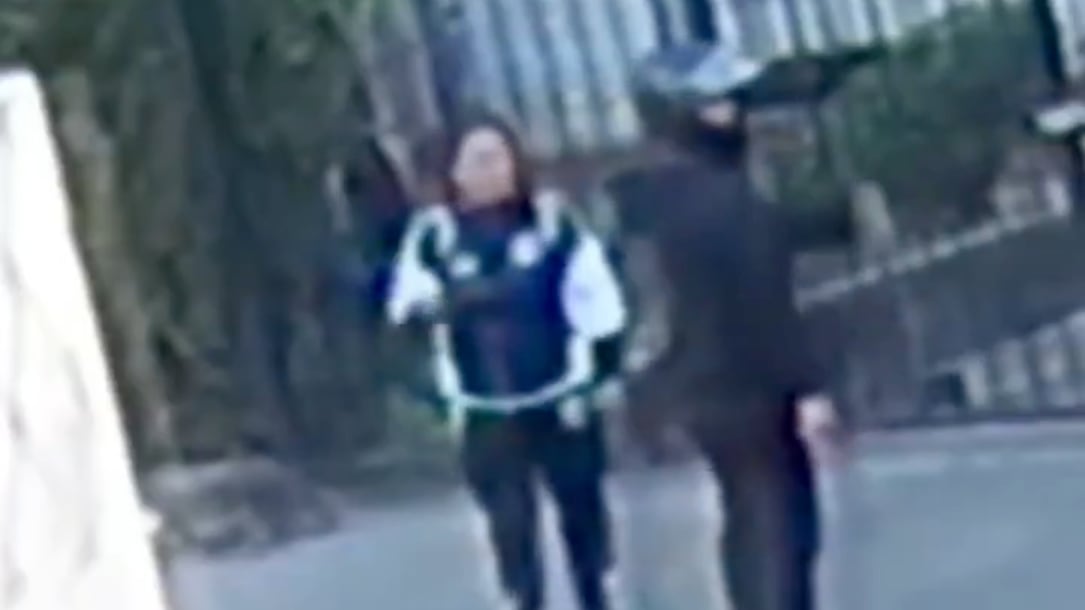 Policía se pronuncia tras video de un supuesto sicario captado en el sector del Parque Inglés, al norte de Quito