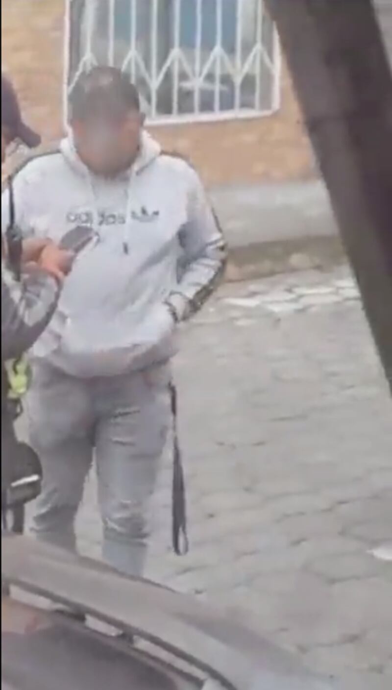 Captan agente de tránsito corrupto en Quito