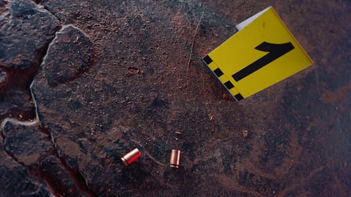 Joven de 22 años fue hallado sin vida en Puembo tras un ataque con arma de fuego.