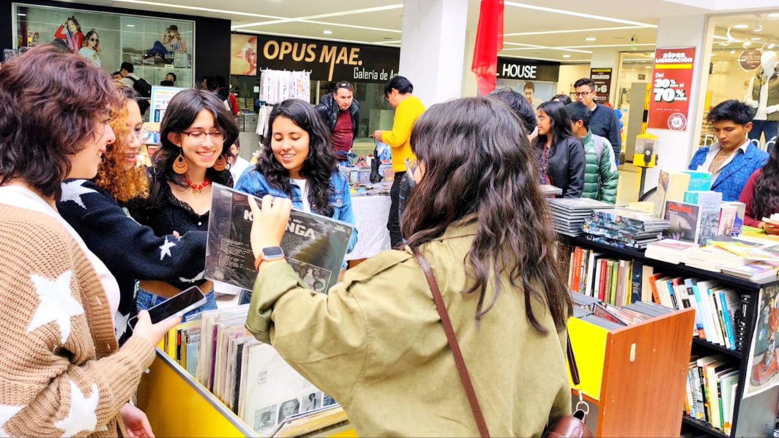 Cultura: Feria del Libro y del Vinilo llega a Cumbayá, en Quito. Foto: Cortesía