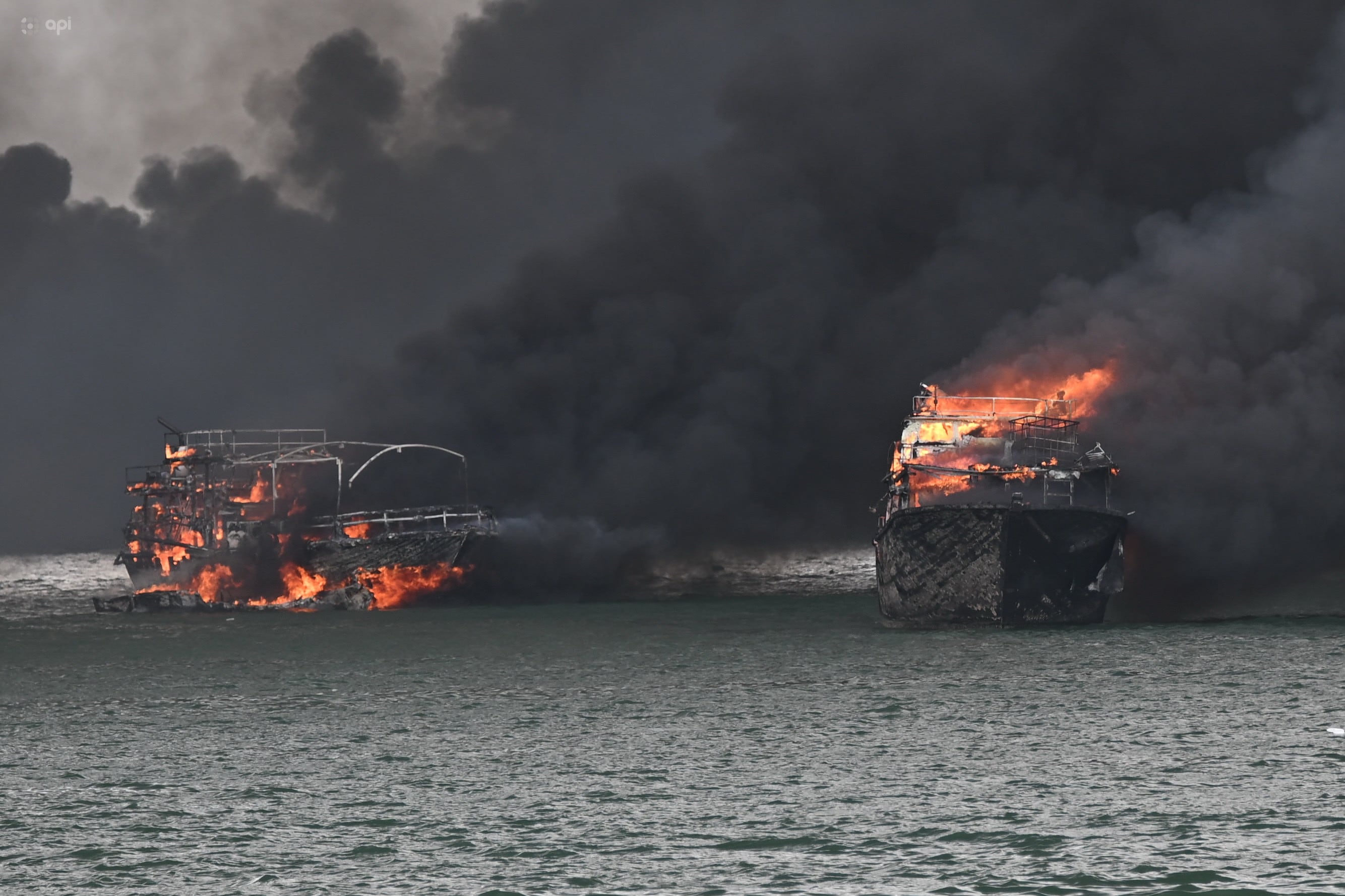 Incendio en el Puerto de Manta habría comenzado durante trabajos de soldadura