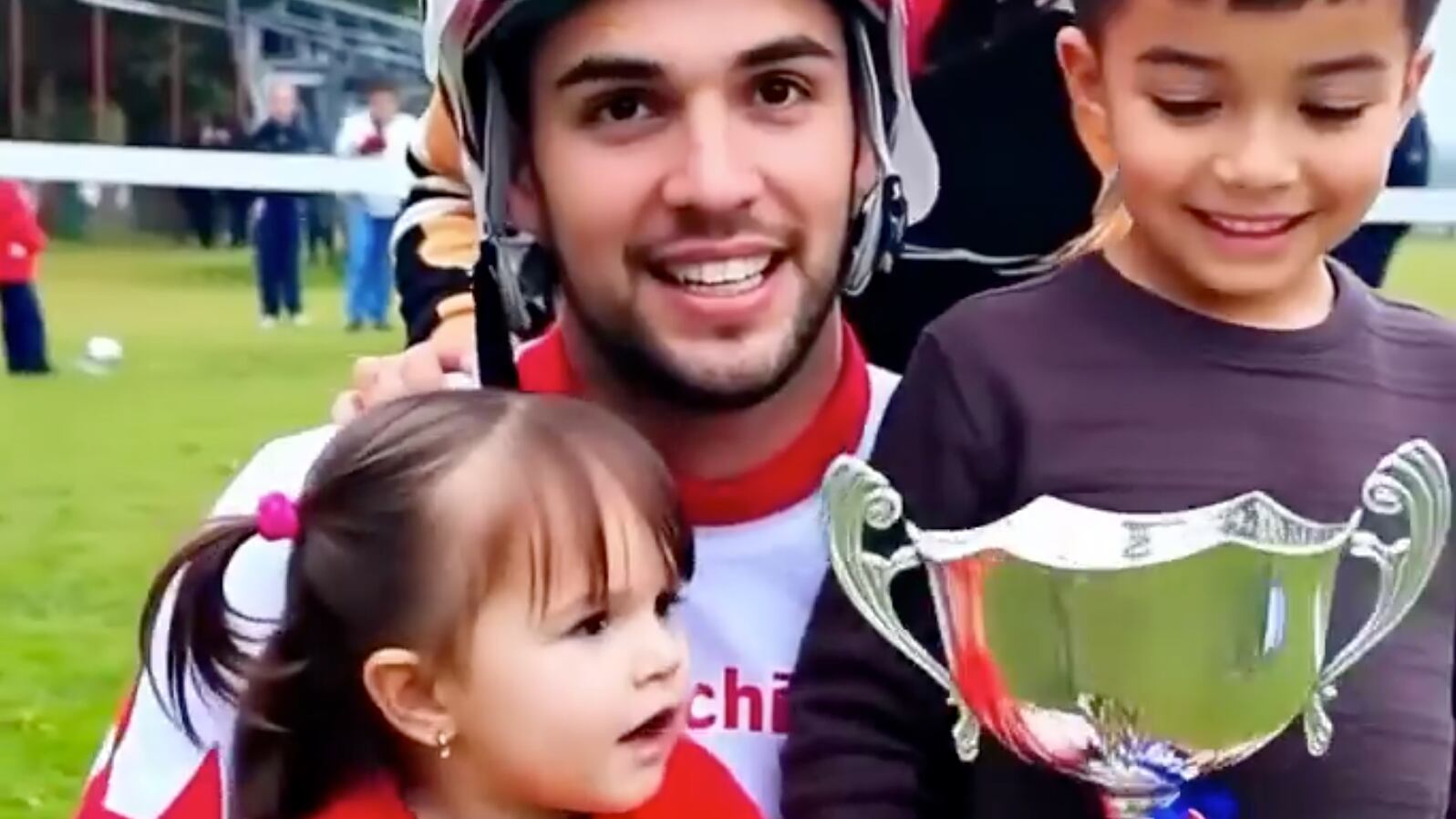 ¡Tragedia! Hombre secuestró a sus hijos y se hundió con ellos en un arroyo de Uruguay - Fuente: Video de X