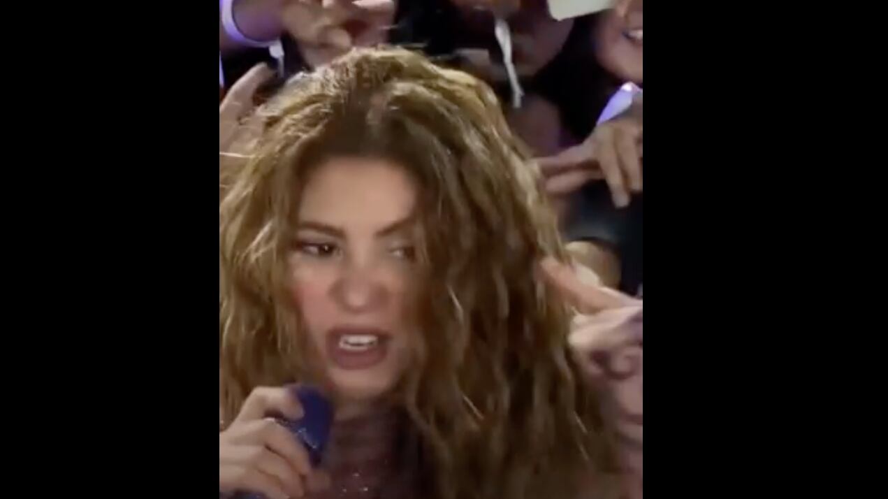 El incómodo momento que vivió Shakira durante su concierto en Chile