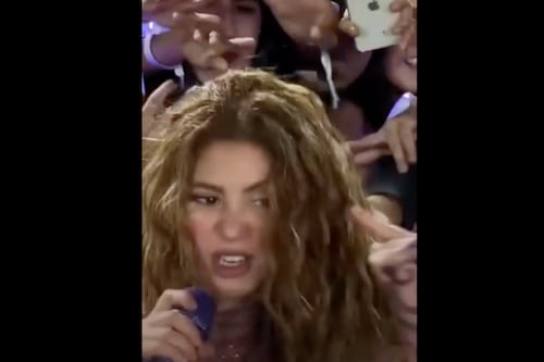 El incómodo momento que vivió Shakira durante su concierto en Chile