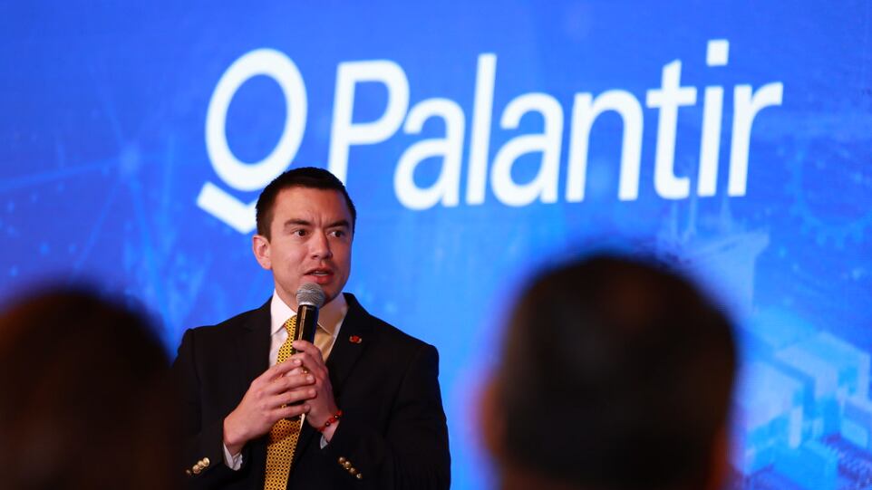 Palantir, tecnología clave en defensa e inteligencia artificial, se integra al sistema aduanero del Ecuador