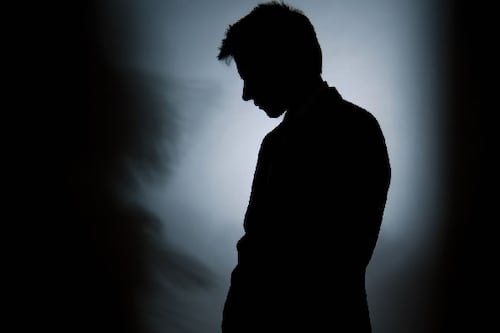 Su padrastro la abusaba desde que tenía 11 años y cuando cumplió 14, le propuso mantener una relación “en secreto”