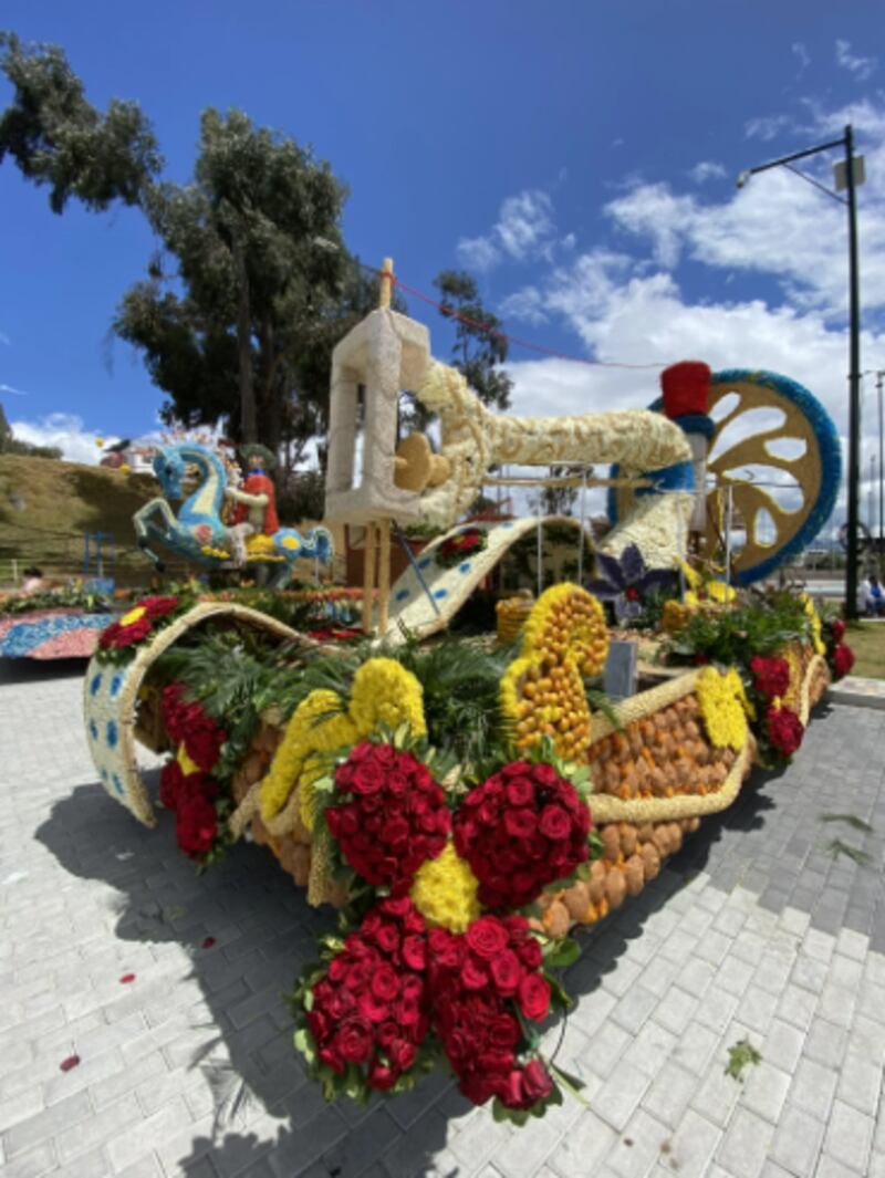 Ecuador: Alegorías del Carnaval de las frutas y flores en Ambato