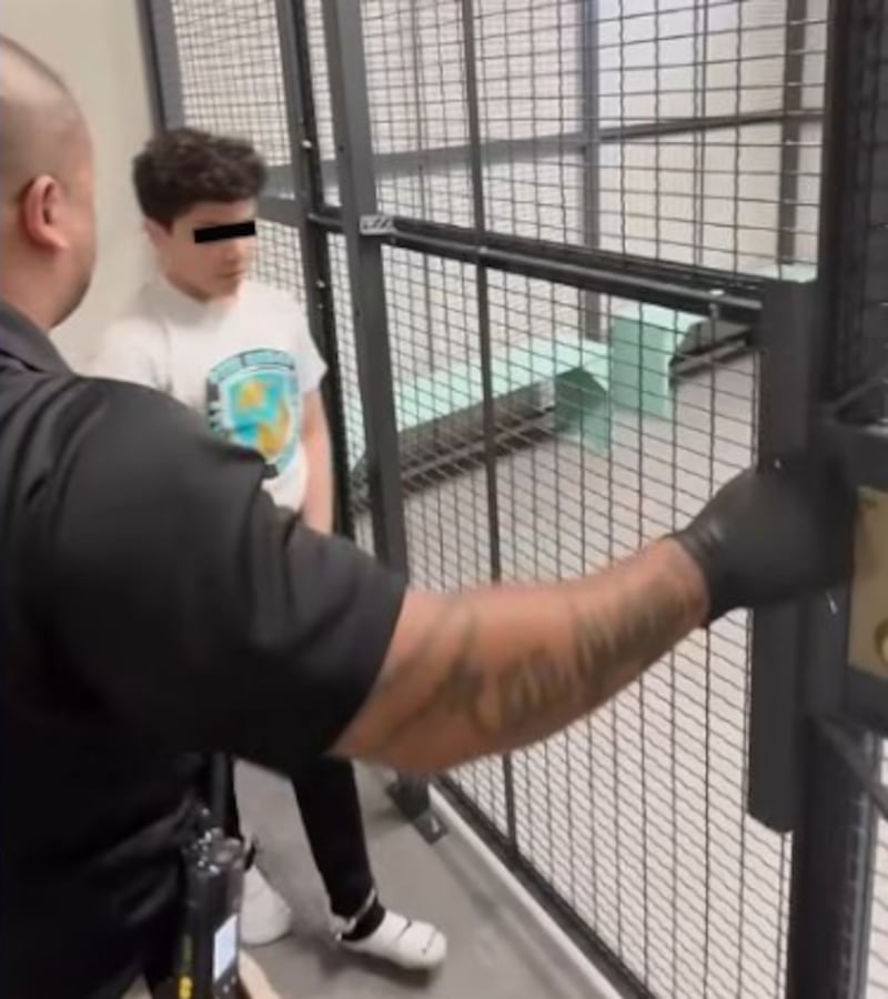 La alerta fue reportada por personal educativo, lo que permitió activar un protocolo de seguridad dentro de la institución.