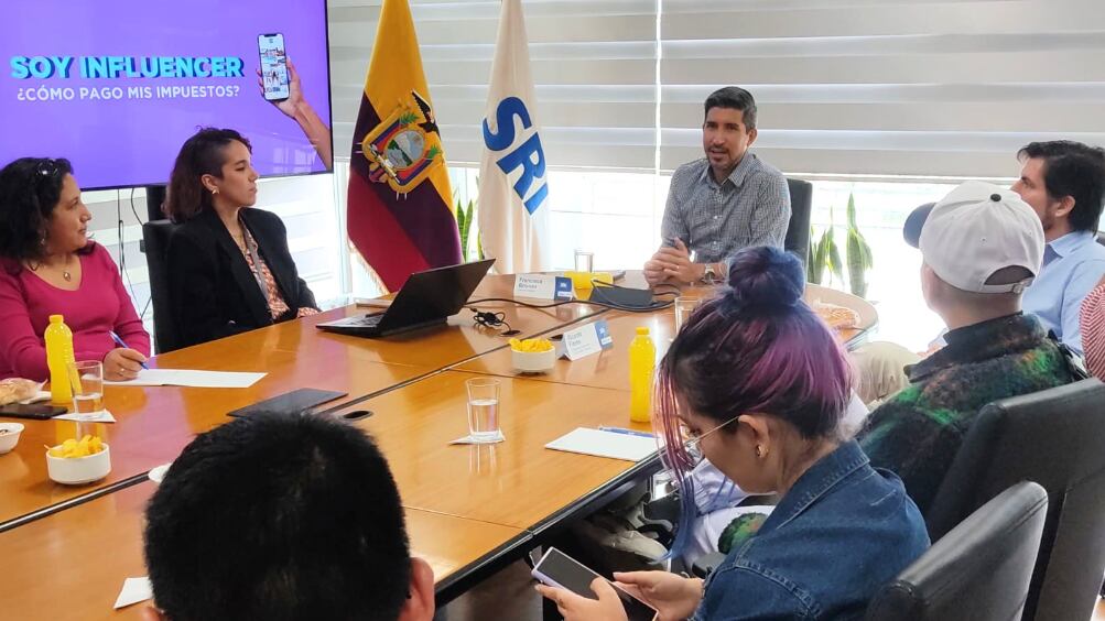 Director general del SRI, Francisco Briones, reunido con influencers