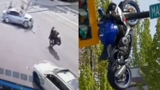 La motocicleta terminó suspendida sobre un semáforo tras el fuerte impacto registrado en Vancouver, Canadá.