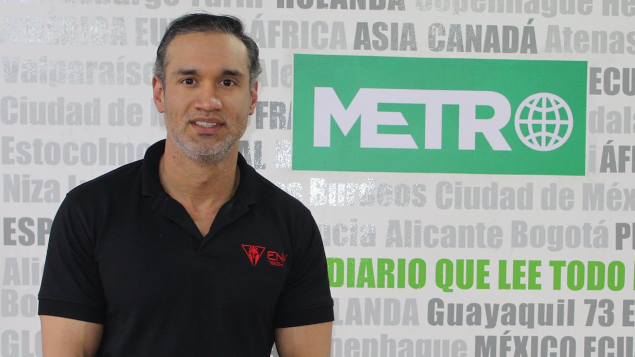 Edgar Novoa, fundador de Novicompu y creador de ENV, una marca ecuatoriana de tecnología, en las oficinas de Metro Ecuador