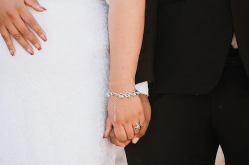 Recién casada se divorció 20 minutos después de llegar a casa de sus suegros