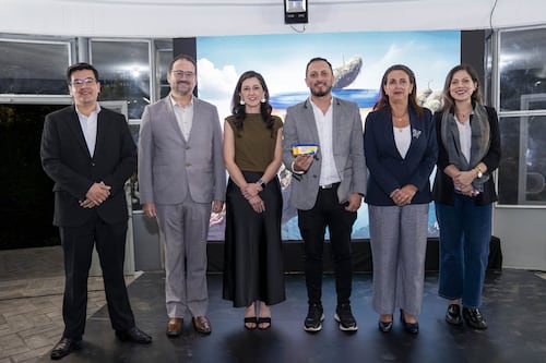 Regia presenta un nuevo envase hecho de piedra que reduce el uso de plástico hasta en un 30%