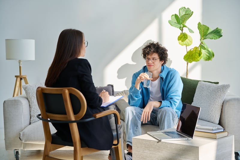 Con 1 de cada 7 adolescentes enfrentando trastornos mentales a nivel global, el entorno ecuatoriano busca romper el estigma.