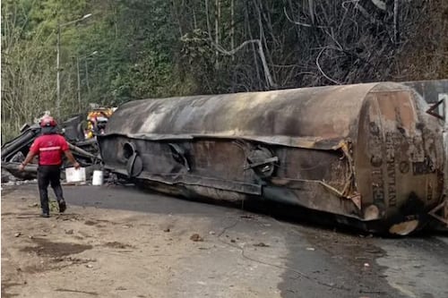 Un fallecido dejó el incendio de un tanquero de combustible en San Miguel de Los Bancos
