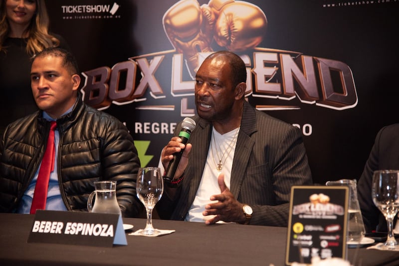 Beber Espinoza vs. Epifanio Mendoza, boxeo en Quito