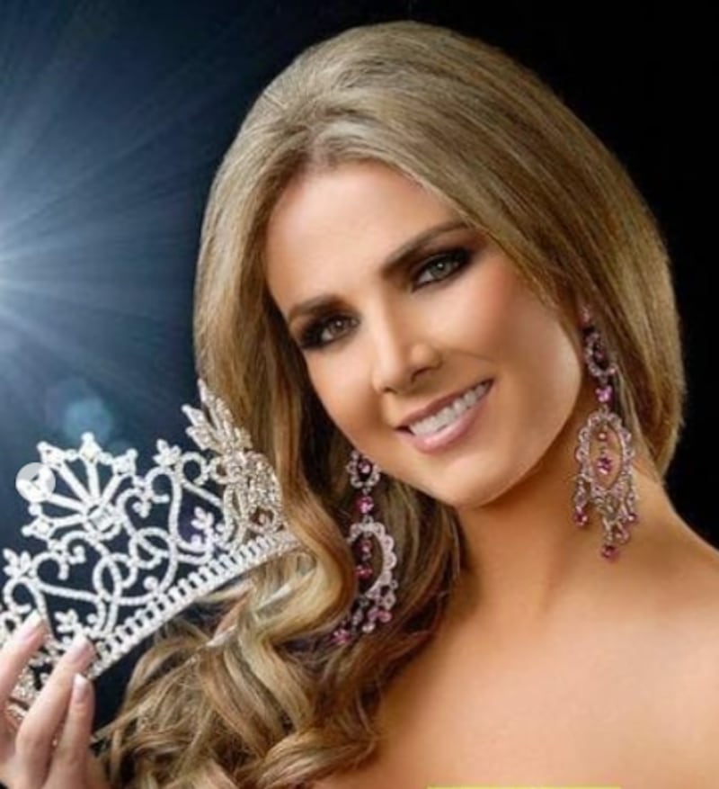 Así lucía Ana Galarza en Miss Ecuador 2010