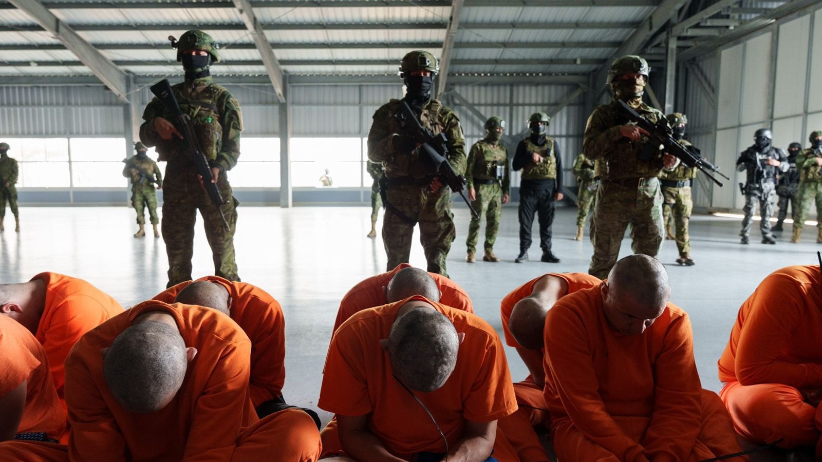 Primeros presos en la cárcel del Encuentro