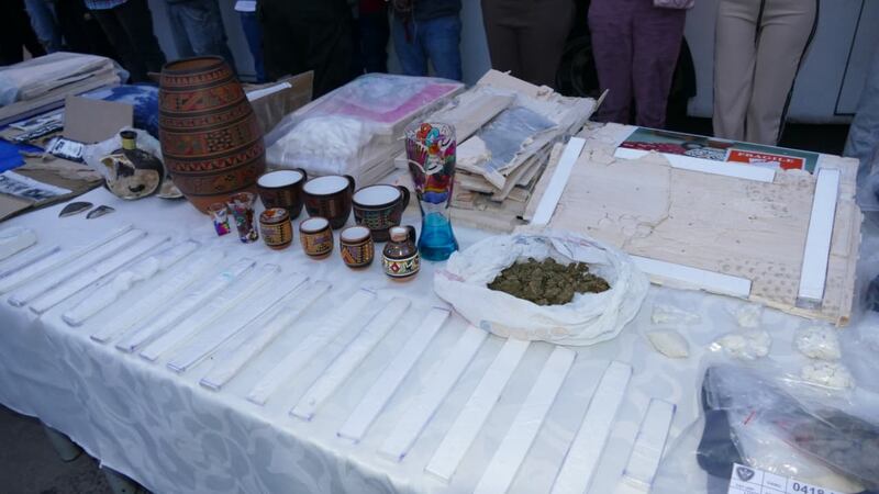 Golpe a Los Lobos y Los Choneros en Quito: 33 detenidos, armas y drogas incautadas en el Comité, La Bota y El Mirador. Foto: Policía Nacional