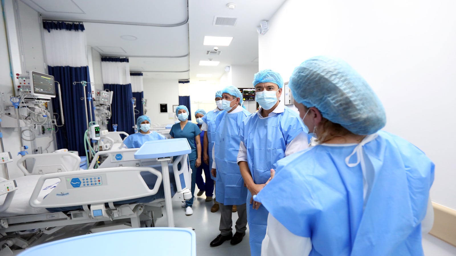 Visita del Presidente Daniel Noboa en la Unidad de Cuidados Intensivos en el Hospital Matilde Hidalgo Procel