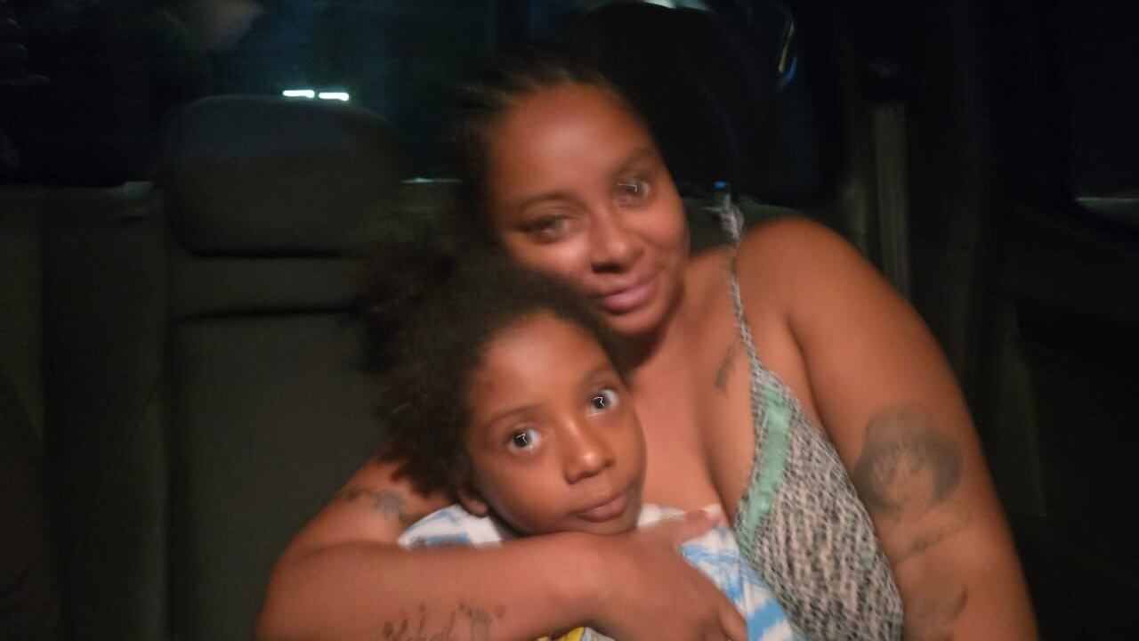 NOMBRES: Obando Angulo Andrexy Karelis.
CEDULA: 0804133924.
EDAD: 24 años.
PROFESIÓN: Ingeniera.
NACIONALIDAD: Ecuatoriana.