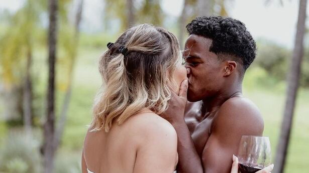 Endrick y su novia Gabriely Miranda