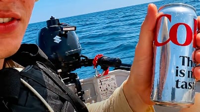 Youtuber intentó entregar una gaseosa a una tribu no contactada en India y casi termina en prisión - Fuente: Alerta Mundial
