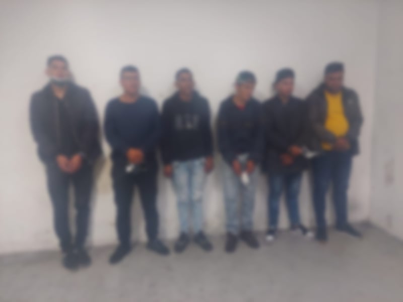 Sujetos secuestraron a la madre de una mujer para extorsionarla, en el norte de Quito.