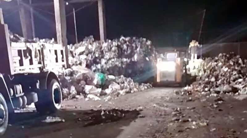 Mujer muere sepultada por basura en centro de reciclaje en Argentina