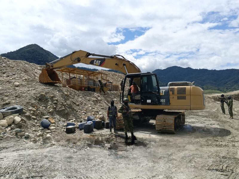 Ejército Ecuatoriano llevó a cabo una operación militar en la confluencia de los ríos Yacuambí y Zamora, como parte de la lucha contra la minería ilegal en la provincia.