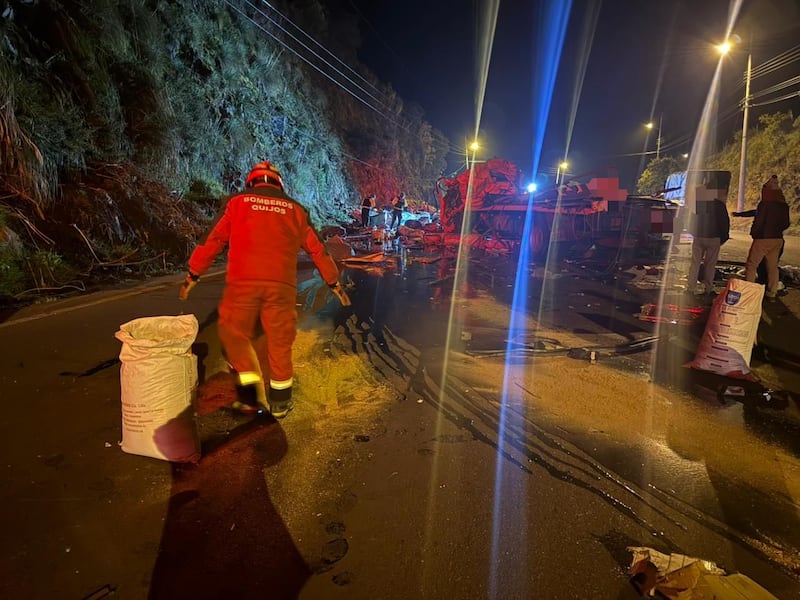 Un fallecido deja siniestro de tránsito en la vía Pifo–Papallacta. Foto: Bomberos Quijos