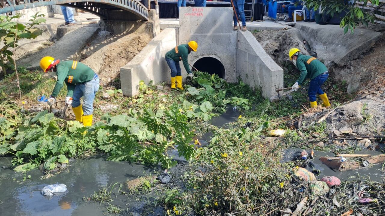 Los canales ubicados en el noroeste de Guayaquil fueron los sectores intervenidos por la EMAPAG.