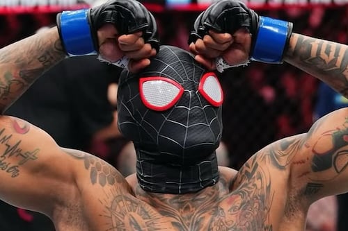 La Tri recibió la visita de Spider Morales y de su mamita