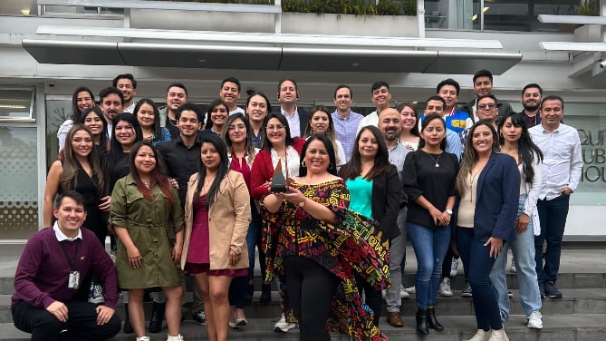 Right Angle Media ganó como Agencia de Medios del Año en los Lux Awards 2023