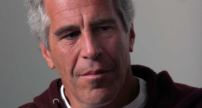 Víctima de Jeffrey Epstein revela qué ocurrió con el príncipe Andrés