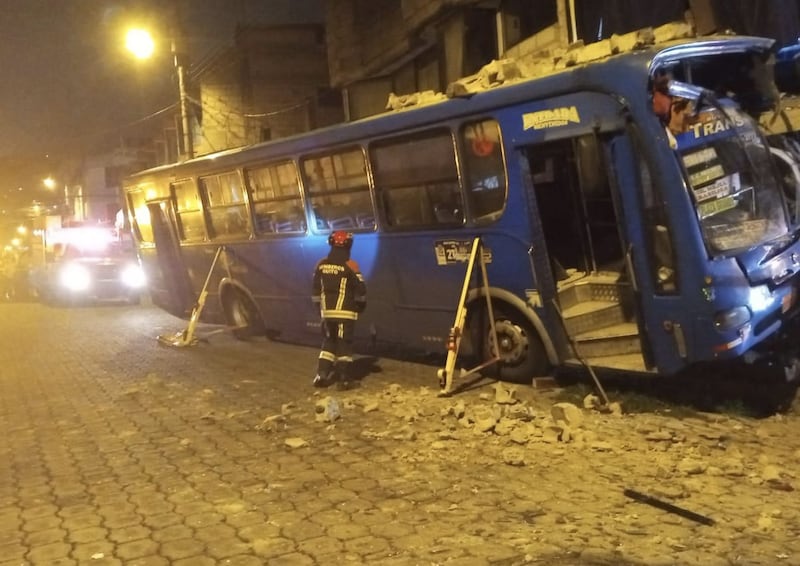 El detalle que complicó al conductor del bus señalado por la muerte de Rony García en Quito