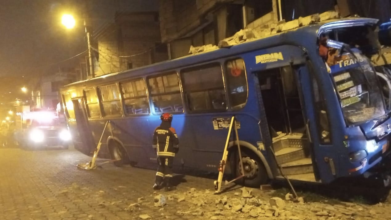 El detalle que complicó al conductor del bus señalado por la muerte de Rony García en Quito