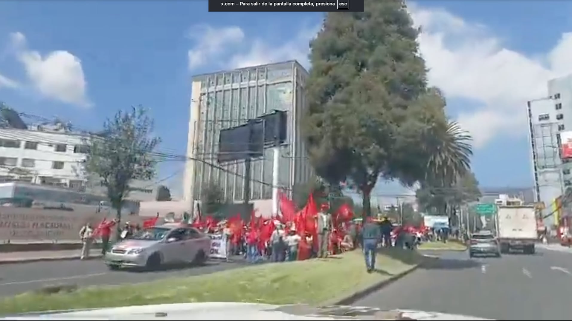 Cierres viales por manifestaciones en el sector La Carolina