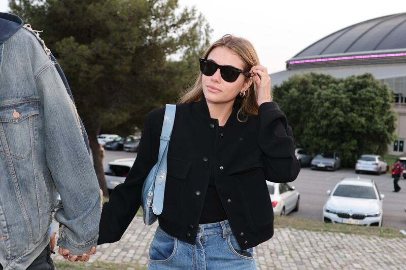 Clara Chía llegando a un concierto de Coldsplay