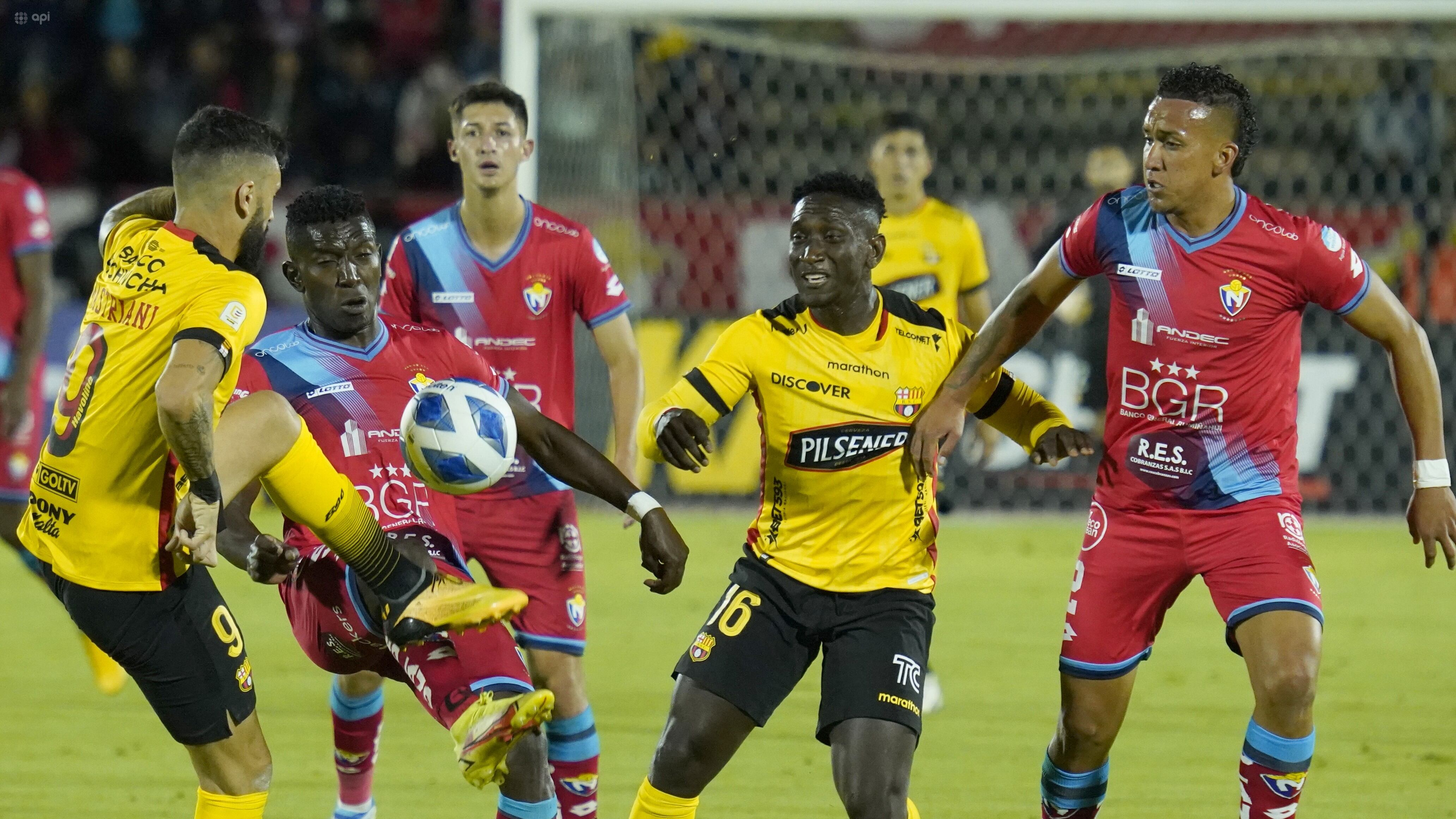 El Nacional enfrenta a Barcelona SC en el Estadio Olímpico Atahualpa