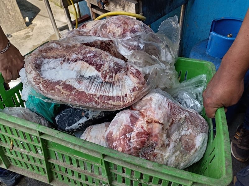 Casa en Calderón escondía matadero clandestino y presunta planta de procesamiento de oro ilegal. Foto: AMC
