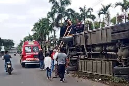 Bus interprovincial se vuelca en El Rosario: Tres personas resultaron heridas