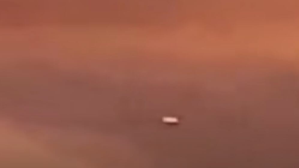 Ovni captado desde un avión