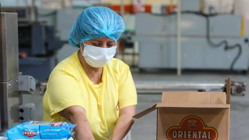 La empresa en la actualidad comercializa más de 280 productos y genera 700 plazas de empleo aproximadamente, de forma directa.