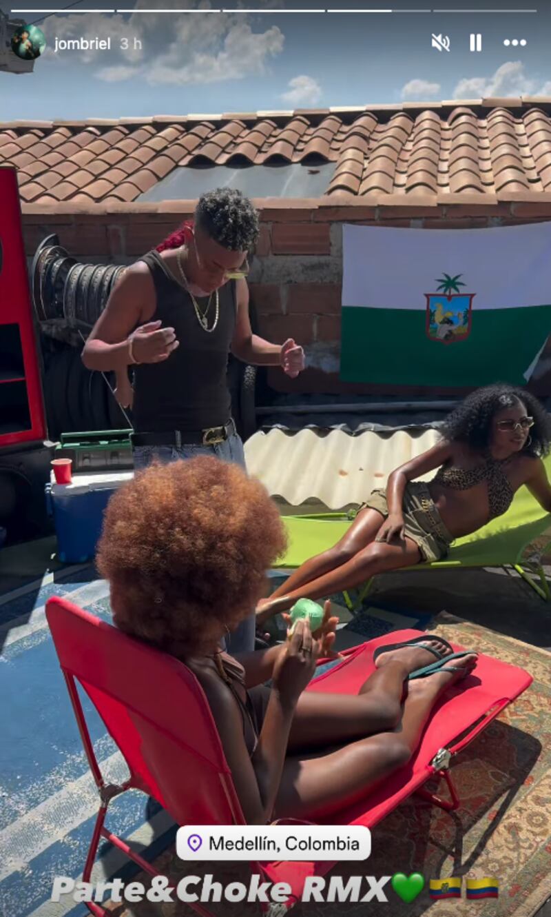 Jombriel grabando en Medellín el Remix de Parte & Choque