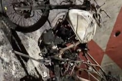 Así quedó la moto que incendiaron en Quito tras asalto a joven con su bebé en brazos